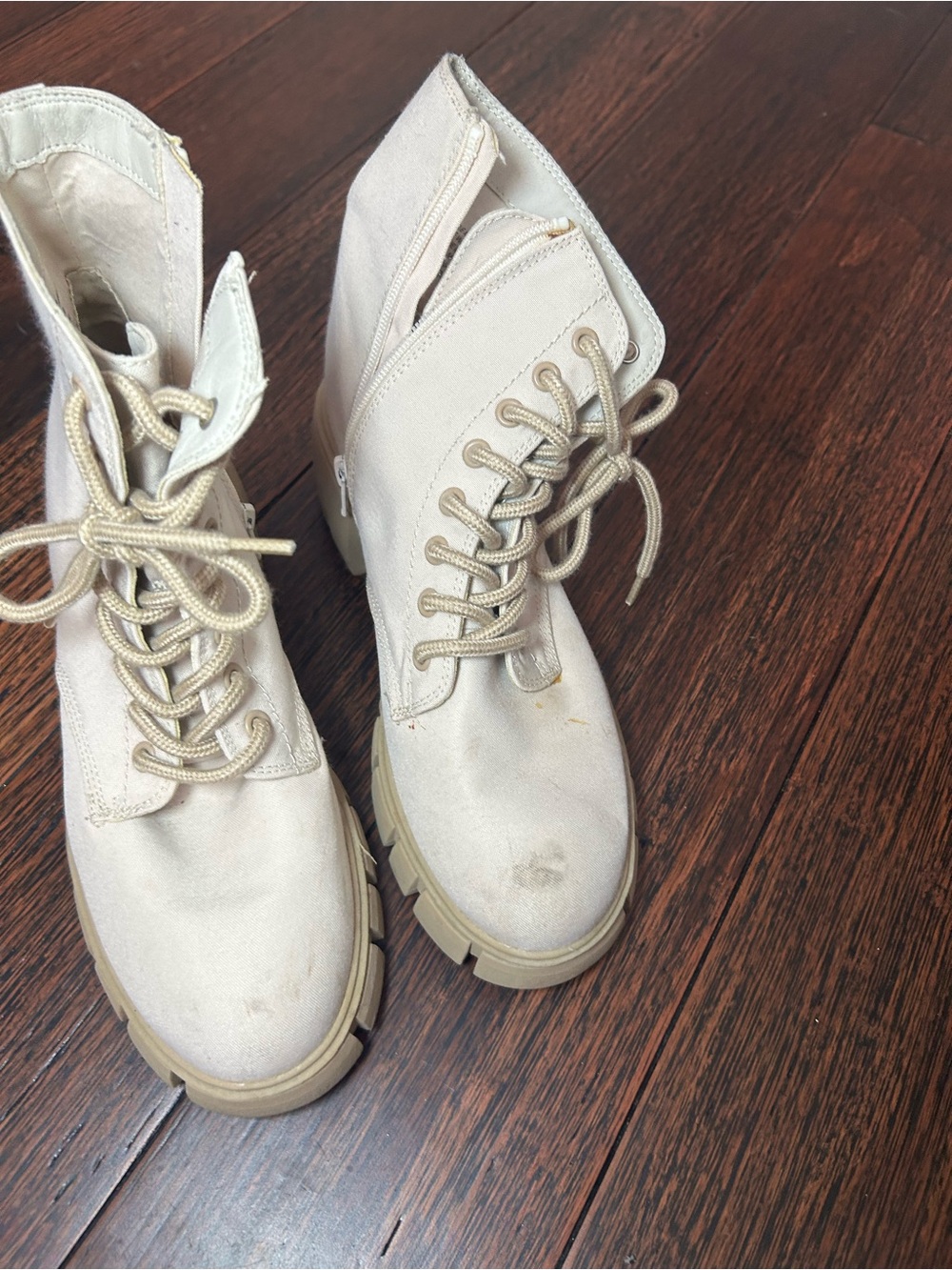 Universal Thread Cream Lace-Up Ankle Boots